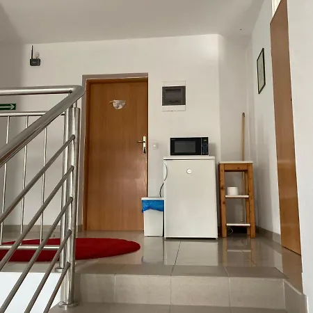 Glada ヤスタルニャ